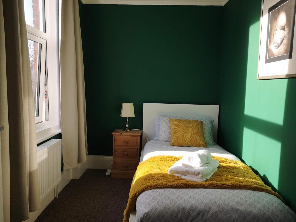 2 Bedroom Apartment At Kent Escapes Short Lets & Serviced Accommodation Kent, Bouverie Escape Folkestone With Wifi Kültér fotó