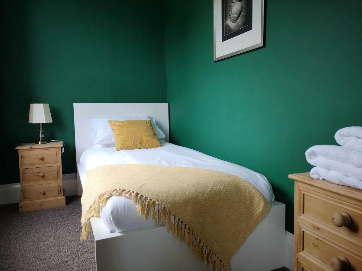 2 Bedroom Apartment At Kent Escapes Short Lets & Serviced Accommodation Kent, Bouverie Escape Folkestone With Wifi Kültér fotó