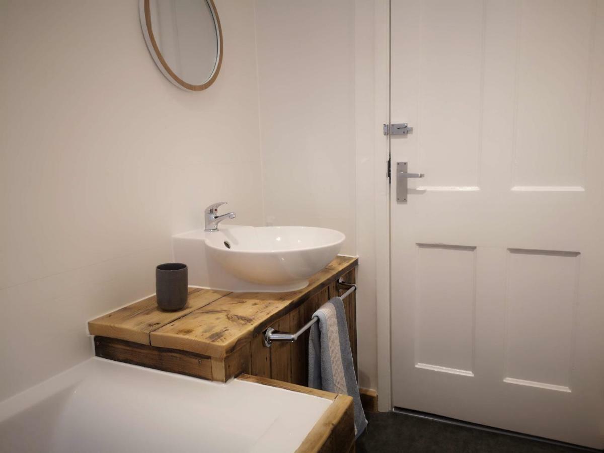2 Bedroom Apartment At Kent Escapes Short Lets & Serviced Accommodation Kent, Bouverie Escape Folkestone With Wifi Kültér fotó
