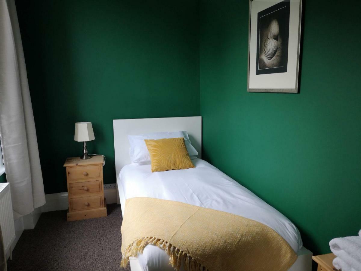 2 Bedroom Apartment At Kent Escapes Short Lets & Serviced Accommodation Kent, Bouverie Escape Folkestone With Wifi Kültér fotó